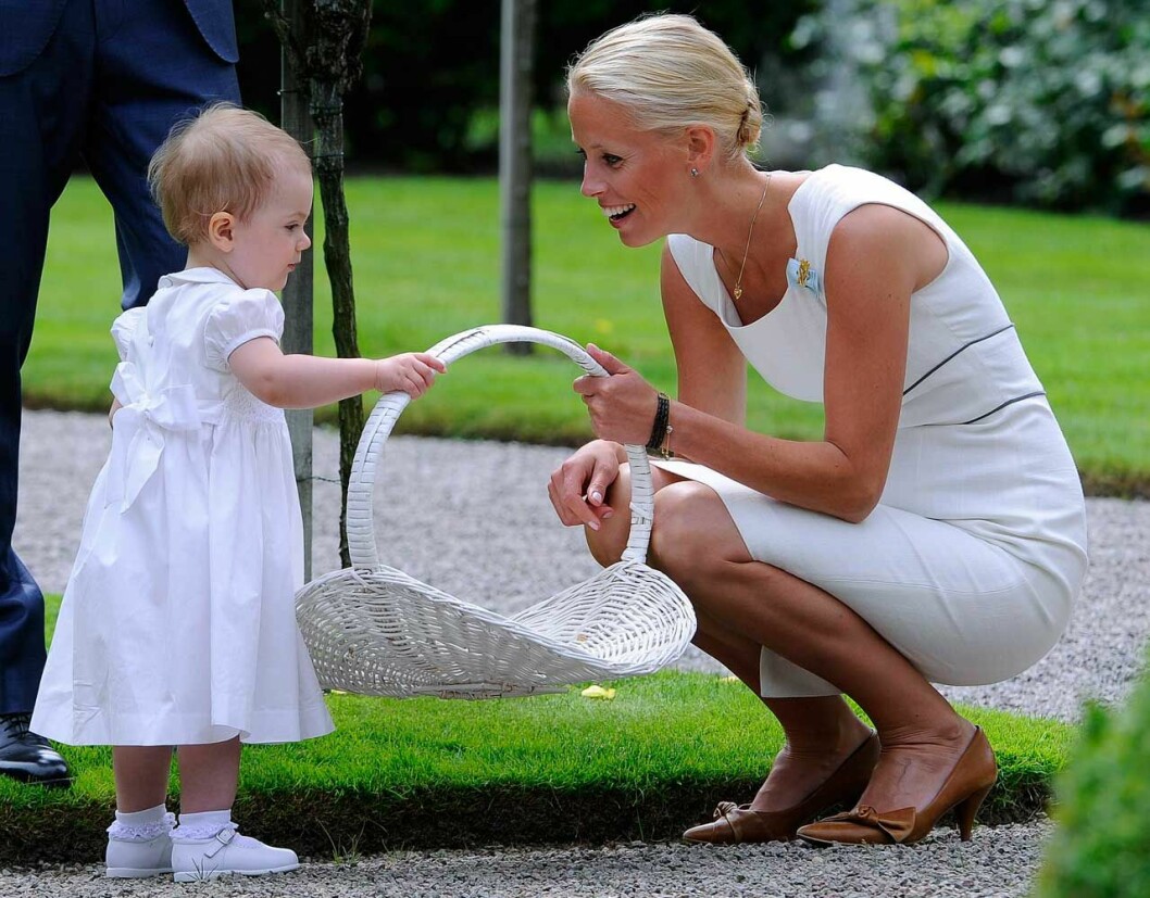 Hovmarskalk Karolin A. Johansson tillsammans med prinsessan Estelle.