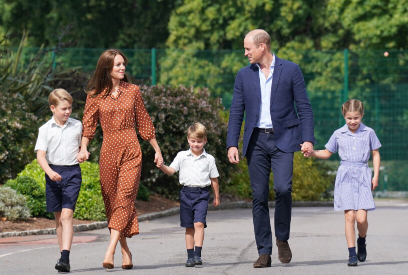 Kate och familjen har full rulle innan barnen far iväg till skolan. Kate, William, George, Charlotte, Louis