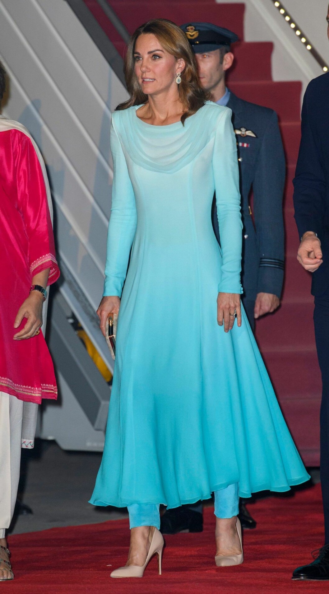 Kate iförd en blå ensemble 2019. Kate