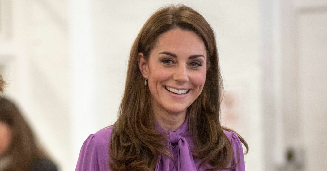 Kate i lila knytblus