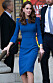 Kate i blå klänning