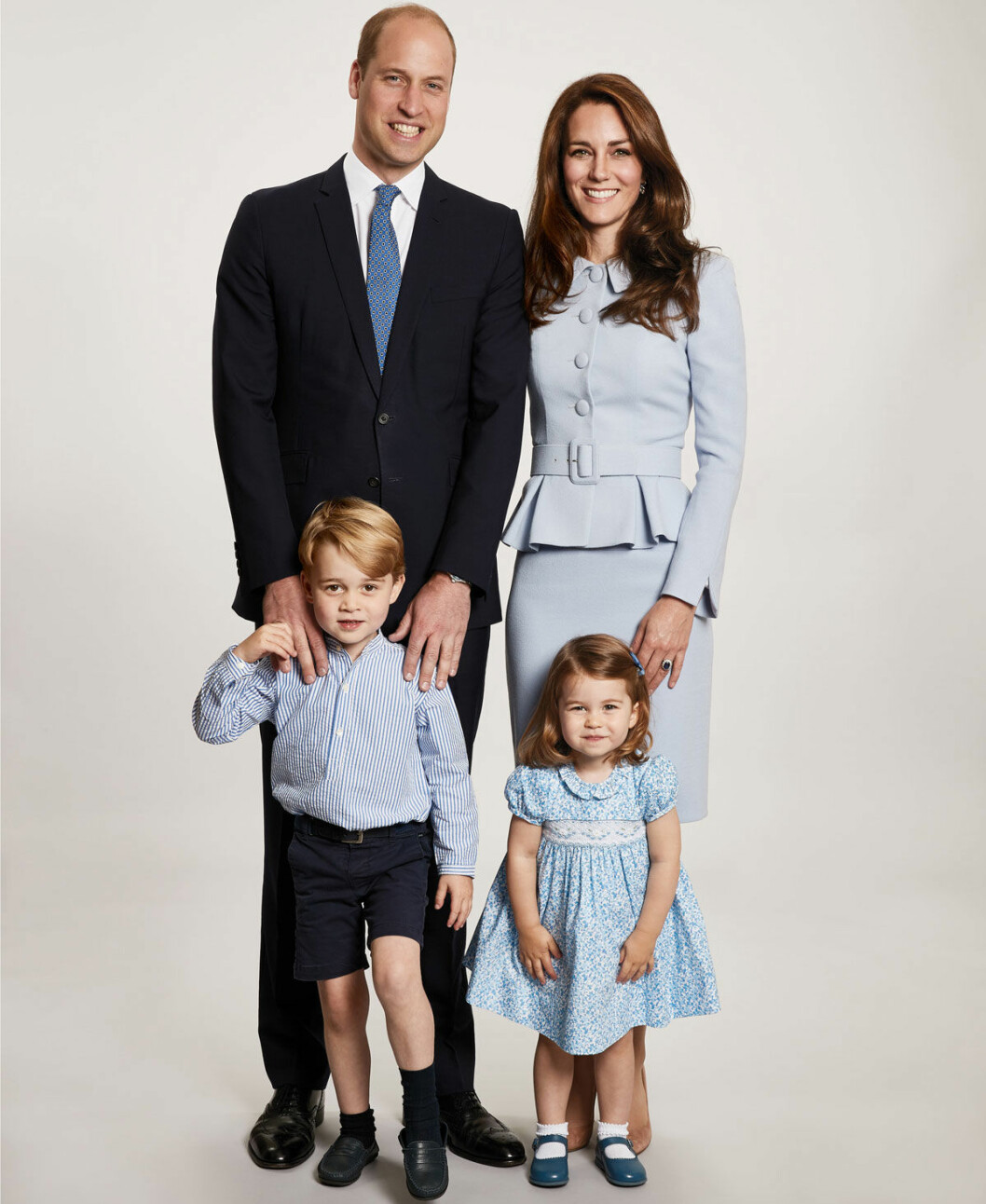 Hertiginnan Kate och prins William med barnen