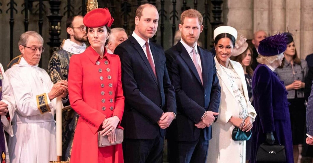 Sida vid sida med Kate och William i Westminster Abbey i fjol. Meghan och Harry med William och Kate 2018.