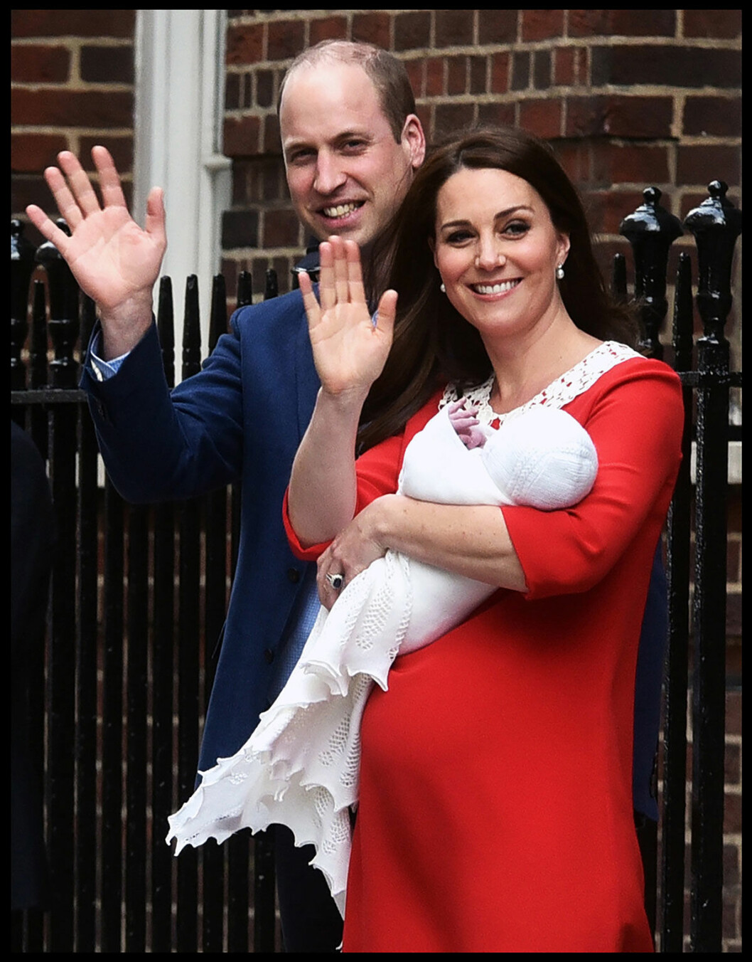 William och Kate småpratade under fotograferingen, nu vet vi vad se sa till varandra. William och Kate småpratade under fotograferingen, nu vet vi vad se sa till varandra.