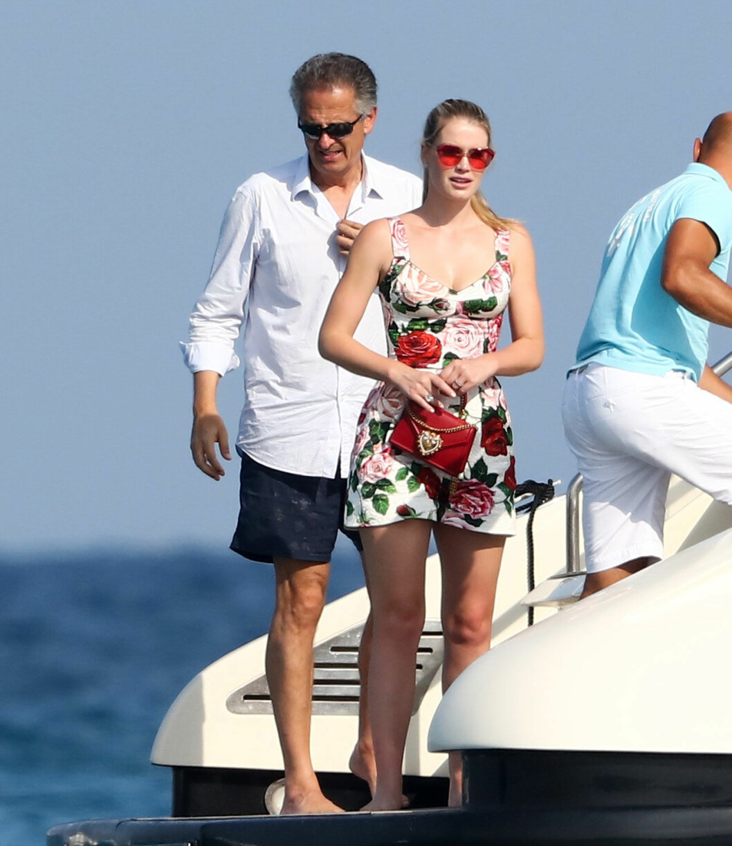 Snart blir Kitty styvmor till tre barn som är äldre än hon själv. Prinsessan Dianas brorsdotter Kitty Spencer med sin fästman Michael Lewis.