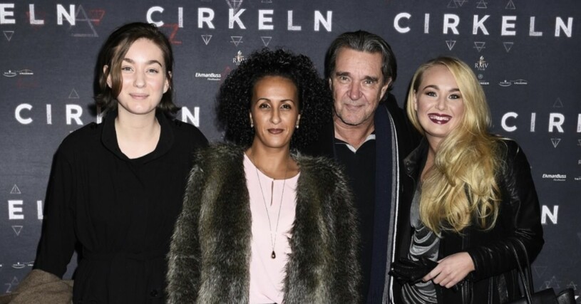 Kjell Bergqvist med fru Karin, döttrarna Nathalie och Sandra på premiären av “Cirkeln” på Rigoletto, år 2015. FOTO: Karin Törnblom/TT