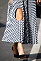En närbild av Drottning Letizias randiga kjol med hål i