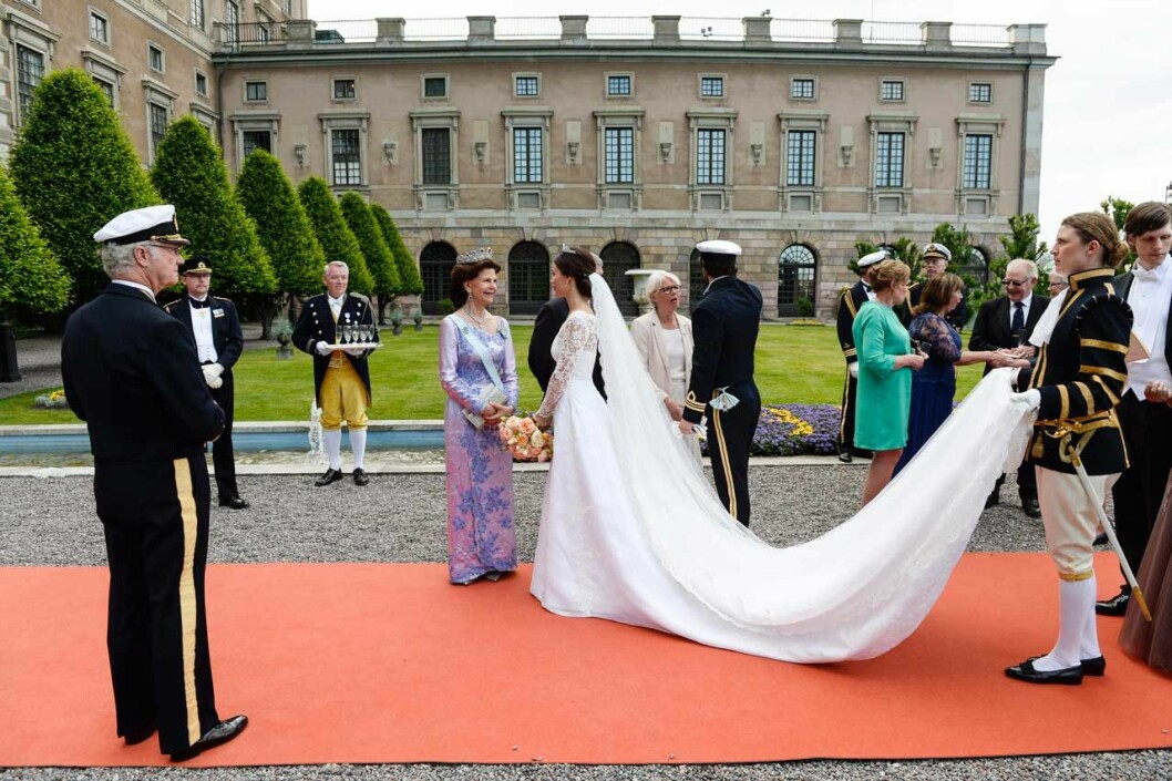 Sofia är nygift och lycklig. Sofia är nygift och lycklig.