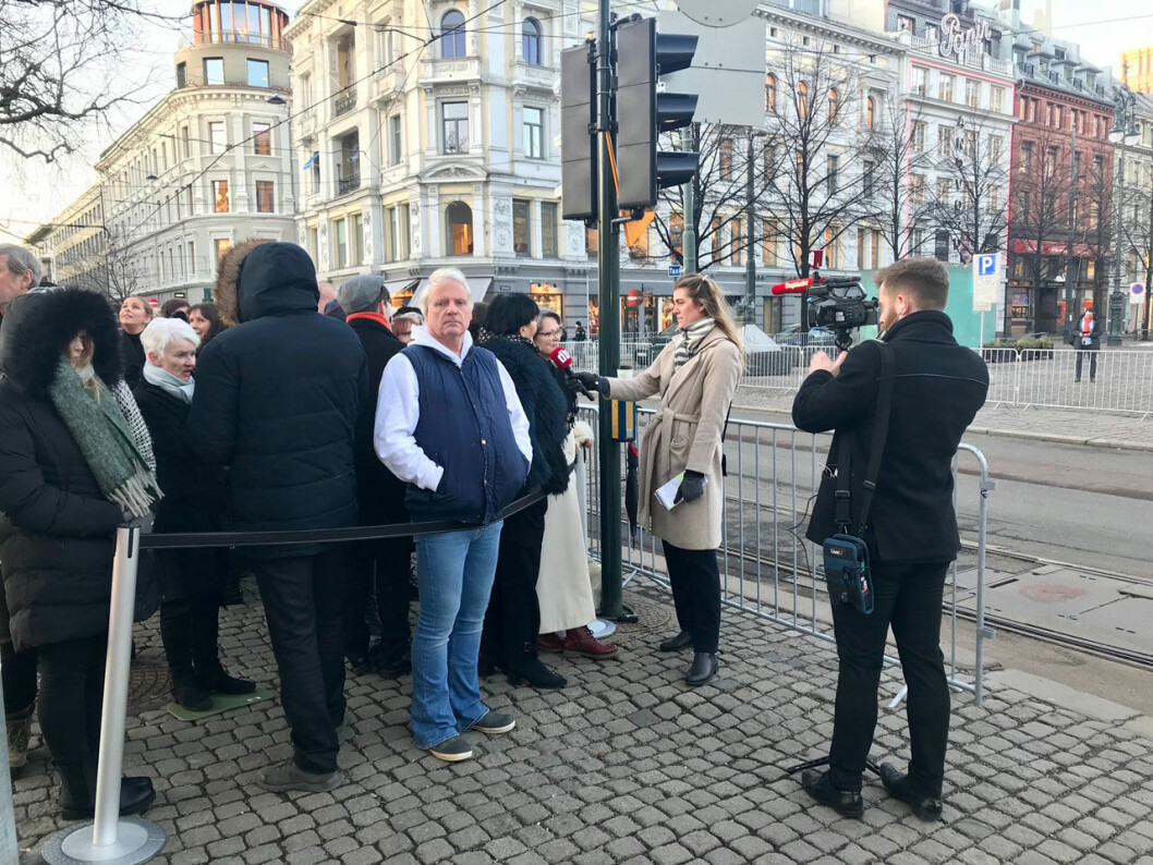 Frode Eriksen stod först i kön. Frode Eriksen köade för att få en plats vid Ari Behns begravning i Oslo.