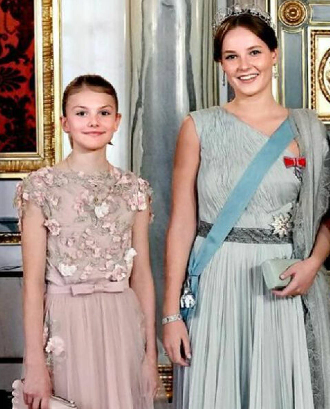 Prinsessan Estelles och prinsessan Ingrid Alexandras klänningar på prins Christians 18-årsfest
