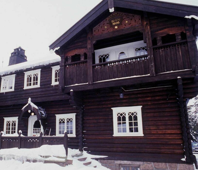 Kongsseteren utanför Oslo. Här vistas kung Harald efter operationen. Kongsseteren Norska kungafamiljen Hus Holmenkollen Kung Harald sjuk Operation