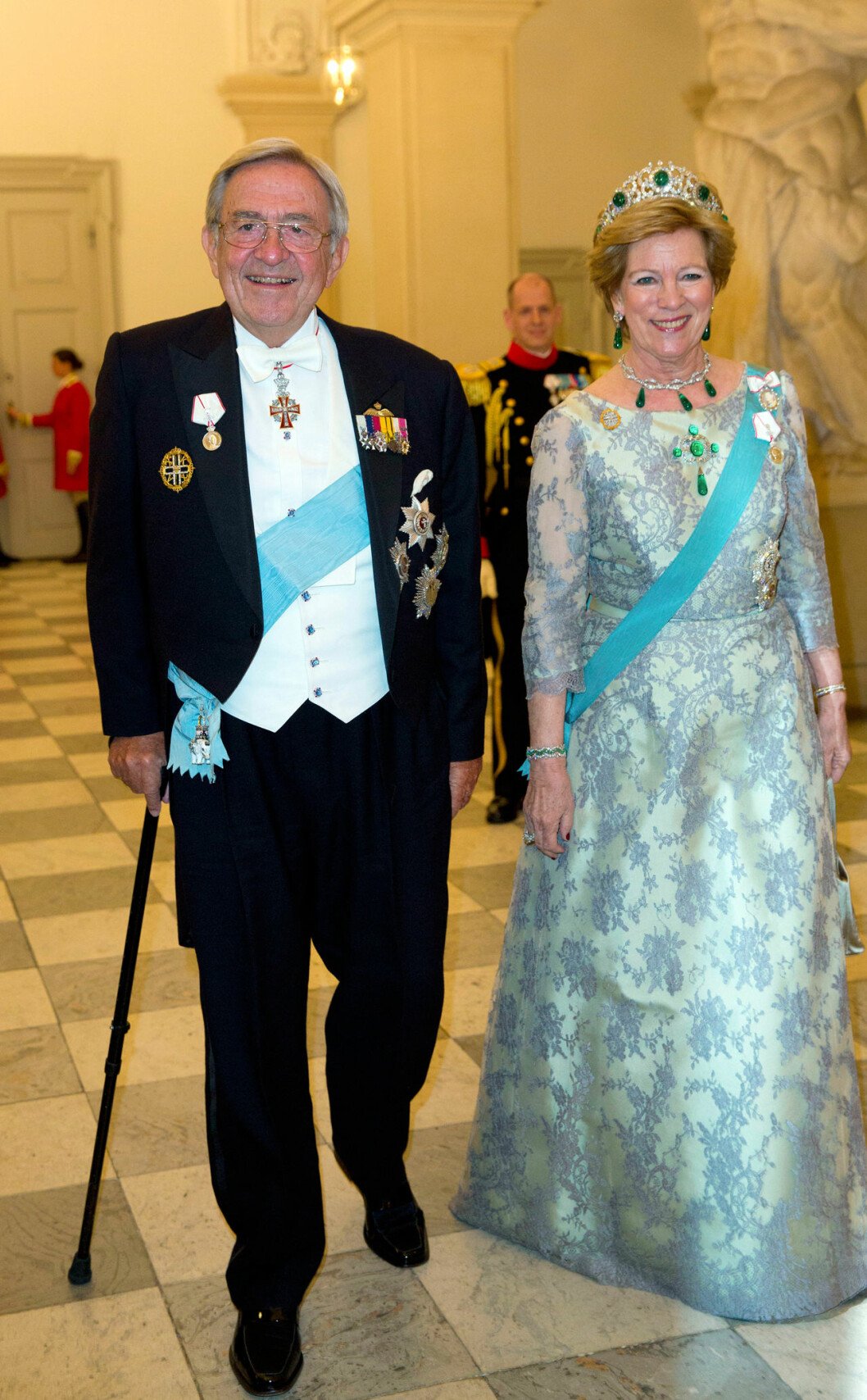 Drottning Anne-Marie och kung Konstantin på galakalas hos drottning Margrethe. Kung Konstantin och drottning Anne-Marie