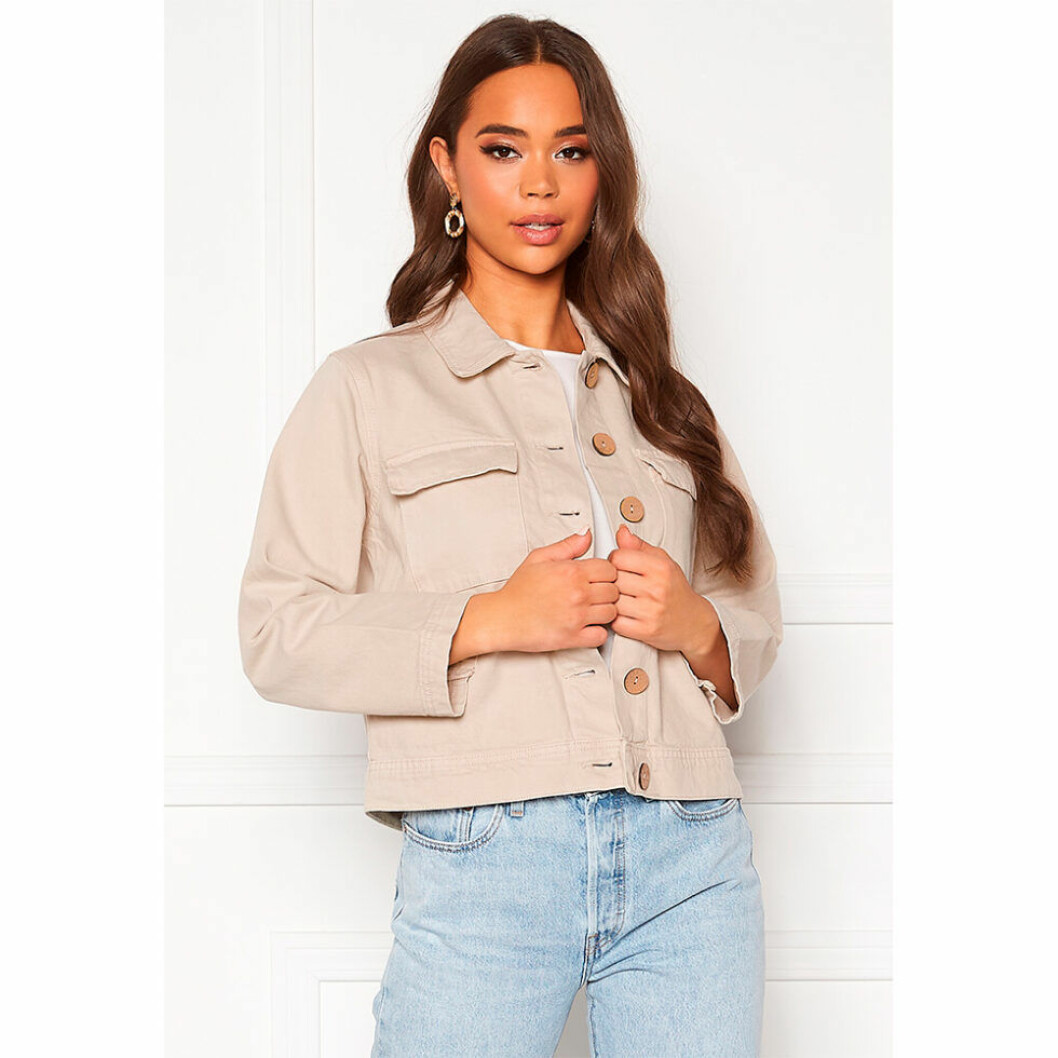 Kort beige skjortjacka