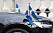 Kungaparets limousin med svenska flaggor på fronten.