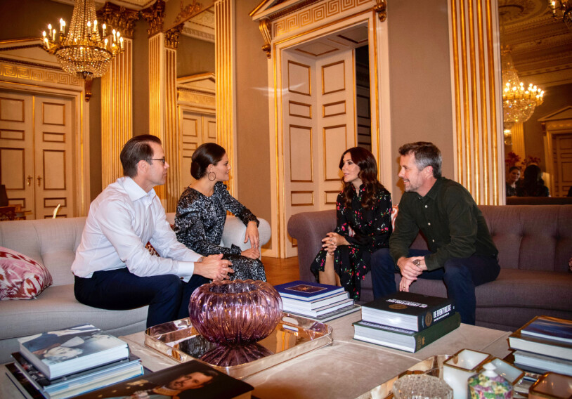 Redo för parmiddag. Kronprins Frederik Kronprinsessan Victoria Kronprinsessan Mary Prins Daniel Amalienborg Köpenhamn