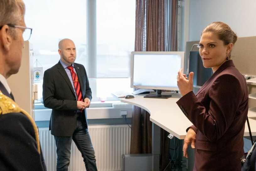 Kronprinsessan besöker personalredovisare Hans Johanssons kontor på Rekryteringsmyndigheten.