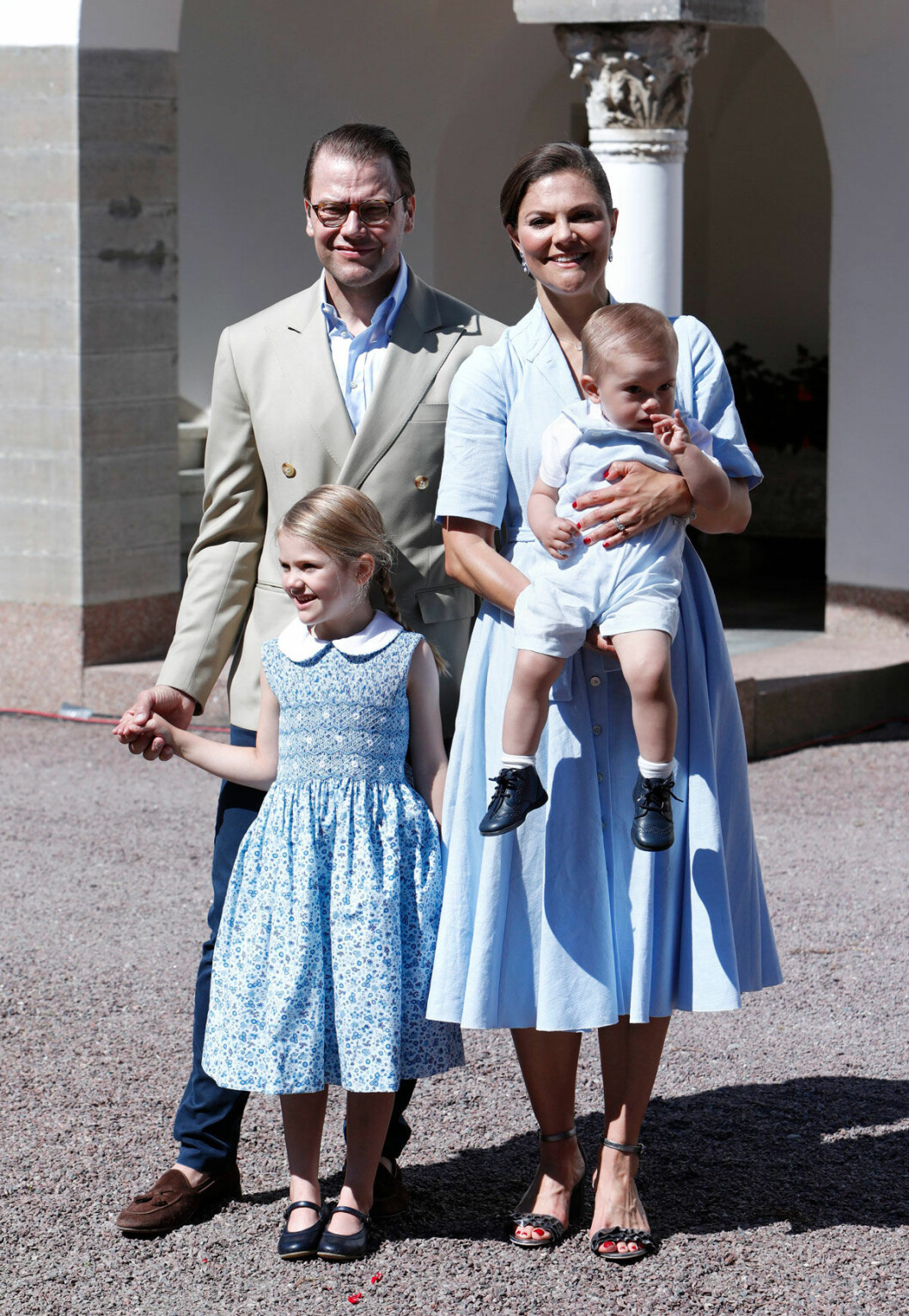 Förhoppningsvis får vi träffa hela kronprinsessans familj under firandet på Solliden. Förhoppningsvis får vi träffa hela kronprinsessans familj under firandet på Solliden.