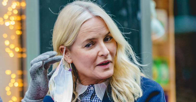 Det är många som bryr sig om Mette-Marit, och en av de kungligheter som står henne allra närmast är kronprinsessan Victoria. Kronprinsessan Mette-Marit Lungsjukdom Kronisk lungfibros Munskydd