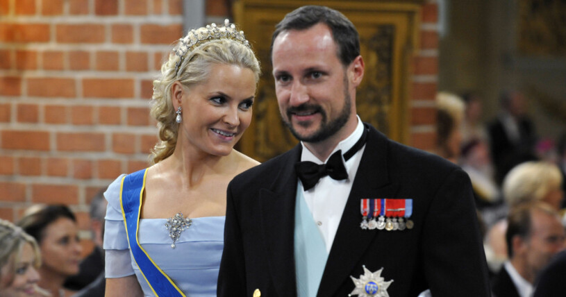Mette-Marit och Haakon var såklart i Storkyrkan i Stockholm när Victoria och Daniel gifte sig! Kronprinsessan Mette-Marit och kronprins Haakon