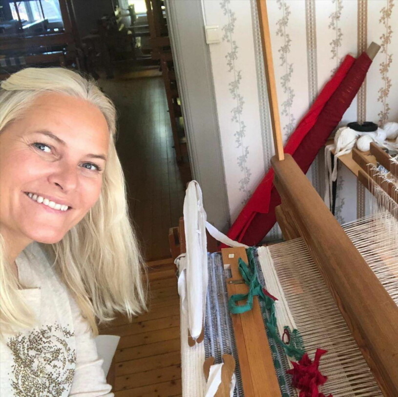 Numera tillbringar Mette-Marit en hel del tid vid vävstolen. Kronprinsessan Mette-Marit Väver Lungfibros