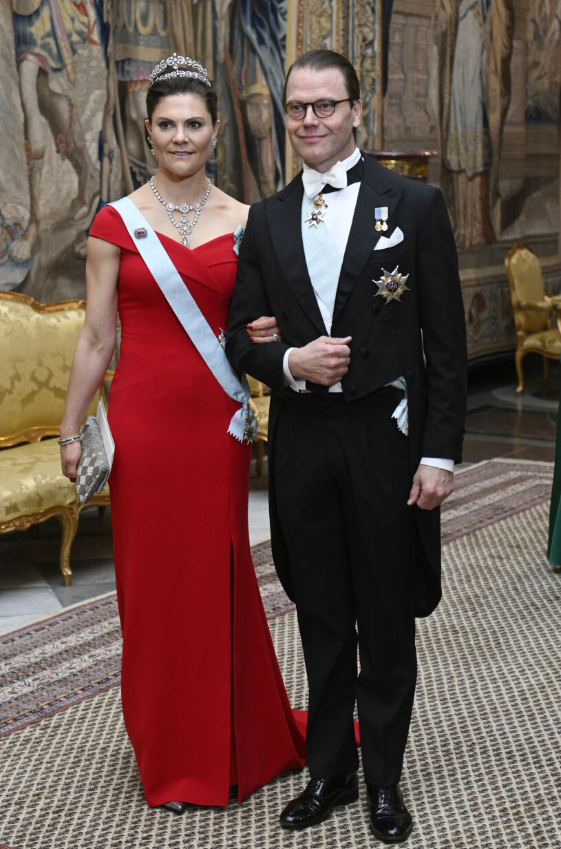 STOCKHOLM 20220406Kronprinsessan Victoria och prins Daniel anländer till en representationsmiddag på Stockholms slott.Foto: Fredrik Sandberg / TT / kod 10080 Kronprinsessan Victoria, prins Daniel