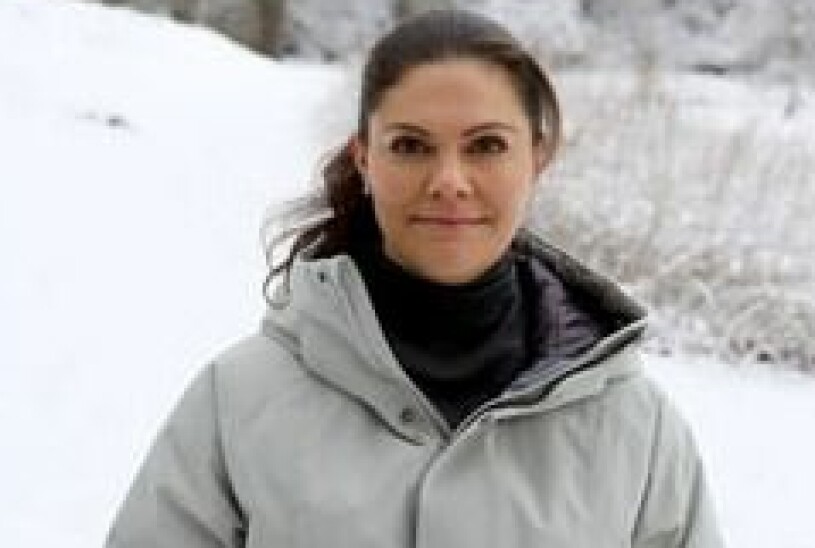 Kronprinsessan Victoria i snön hemma på Haga. Kronprinsessan Victoria