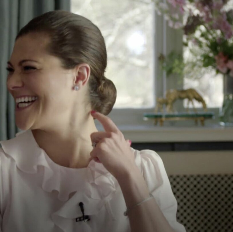 Den skrattattacken kommer hon nog aldrig att glömma... Kronprinsessan Victoria blir intervjuad av Ebba Kleberg von Sydow för dokumentären Kronprinsesan Victoria 40 år TV4