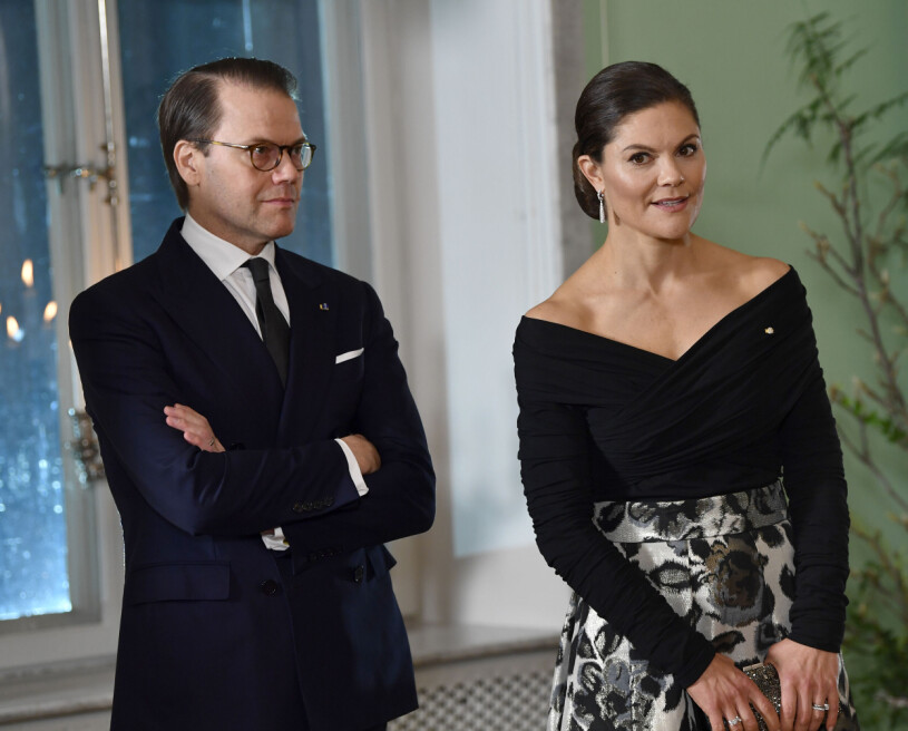 kronprinsessan Victoria i en svart off shoulder-topp