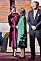 Kronprinsessan Victoria i lila dräkt, och drottning Silvia i grön kappa, med nederländska kung Willem-Alexander