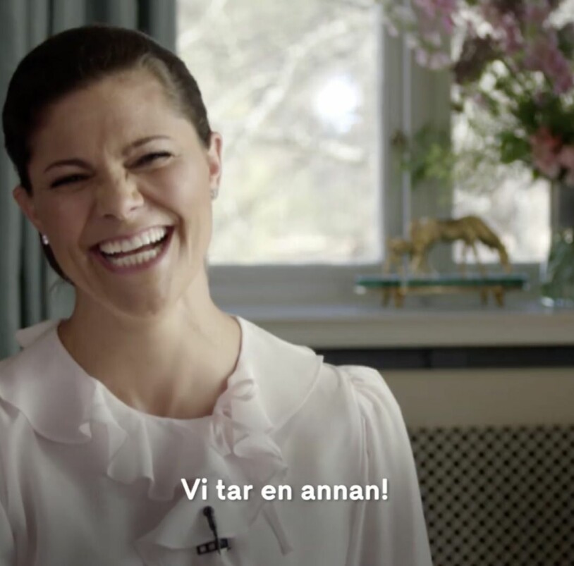 Victorias skratt är alltid äkta, och det får alla runt om att bli glada också. Kronprinsessan Victoria kan inte sluta skratta