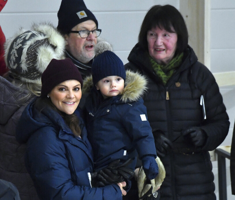 Kronprinsessan Victoria och prins Oscar med Ewa och Olle Westling i Ockelbo i januari 2018.