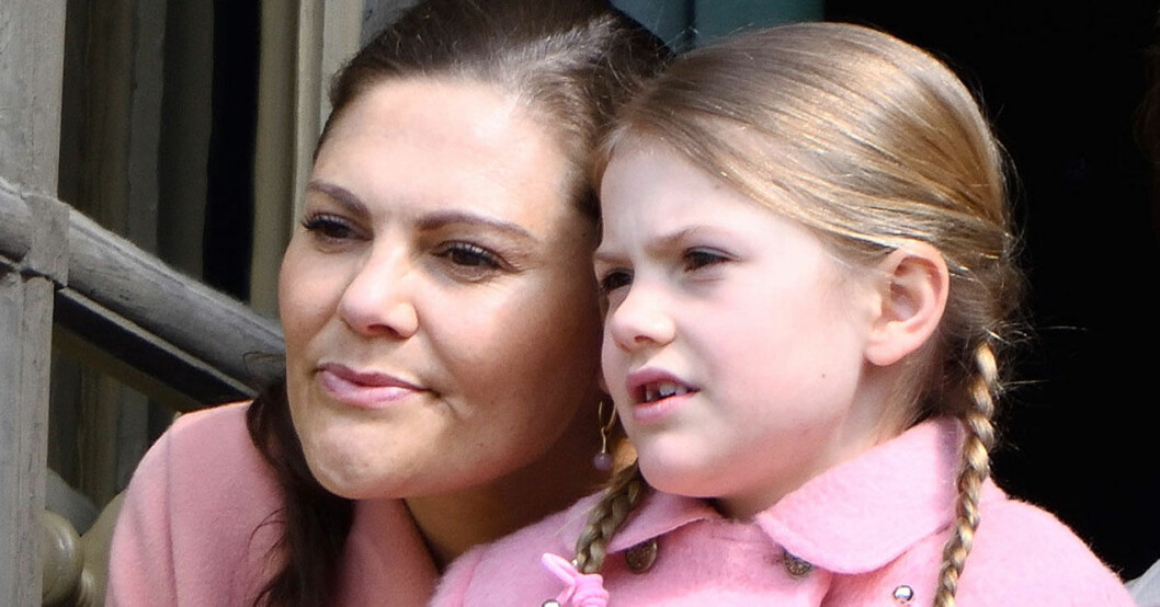 Prinsessan Estelle väntar på besked om sin framtid. Kronprinsessan Victoria och prinsessan Estelle.