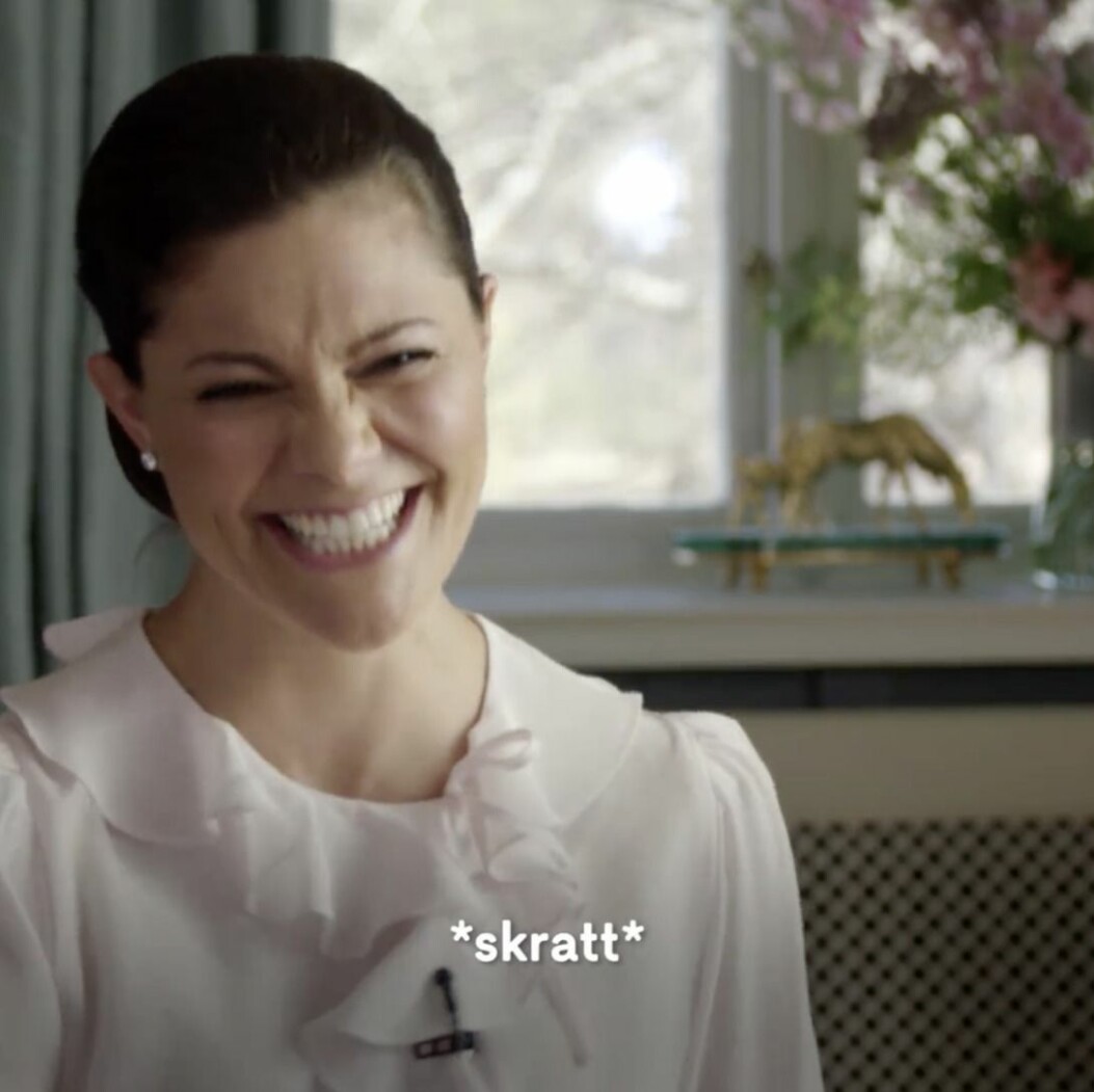 Du vet när man bara inte kan sluta skratta? Så var det för Victoria här! Kronprinsessan Victoria skrattar