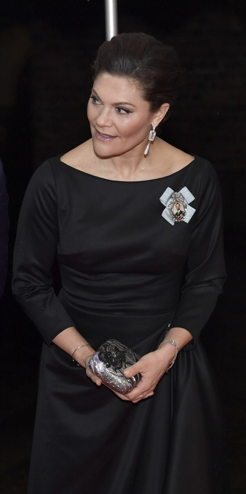 Kronprinsessan Victoria stora örhängen med stenar