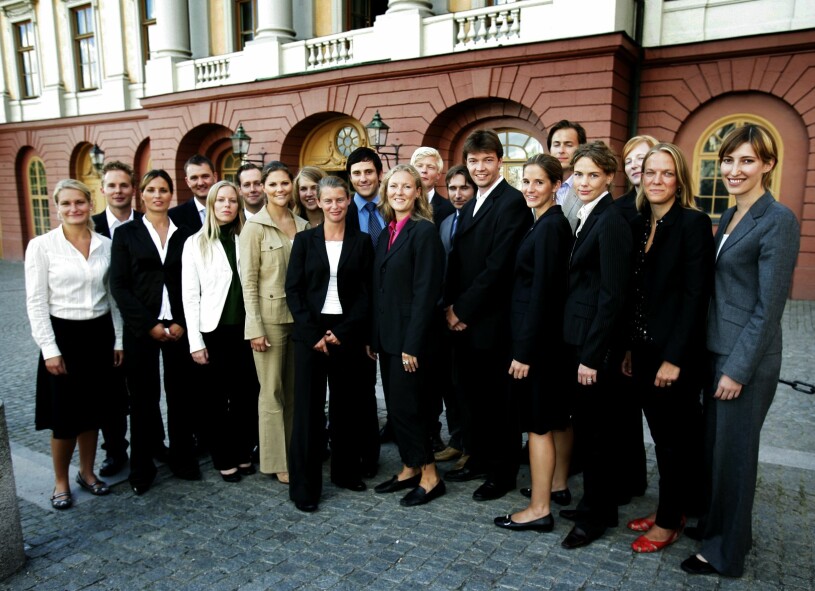 Kronprinsessan Victoria med sin klass: Kursarna vid UD:s diplomatprogram i september 2006. Kronprinsessan Victoria UD:s diplomatprogram 2006-2007