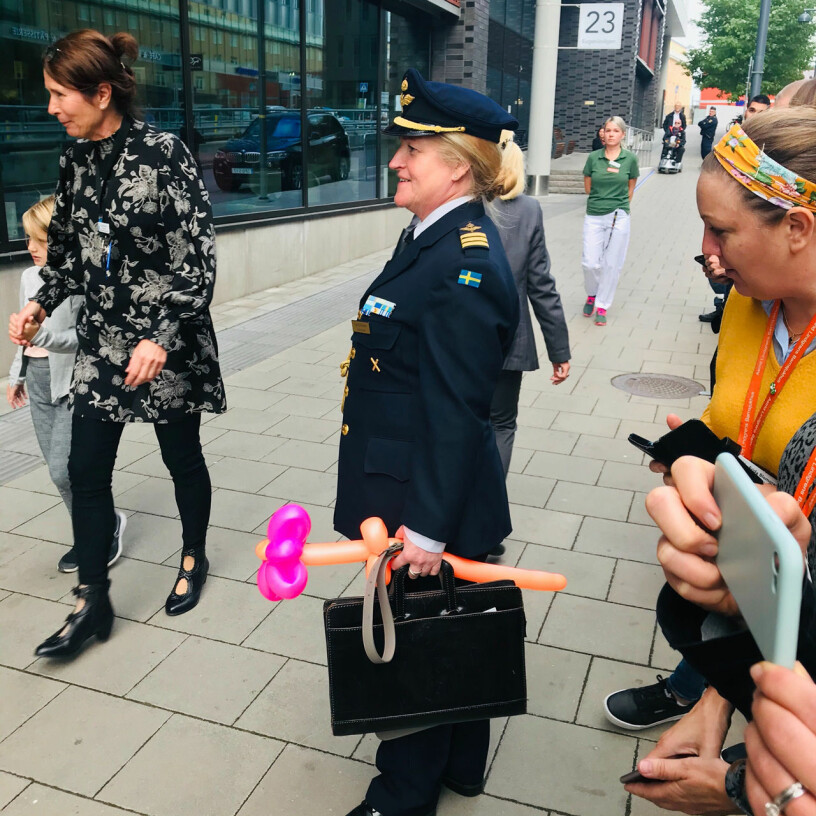 Just nu är det Carin Ellström som är vakthavande adjutant. Kronprinsessan Victorias adjutant Carin Ellström