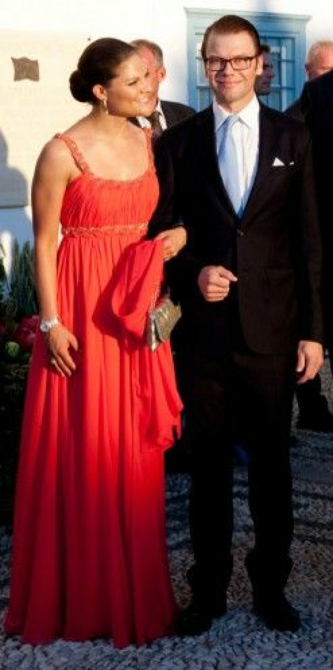 Kronprinsessan Victoria och prins Daniel – höll sig tätt intill varandra. Kronprinsessan Victoria och prins Daniel – höll sig tätt intill varandra.