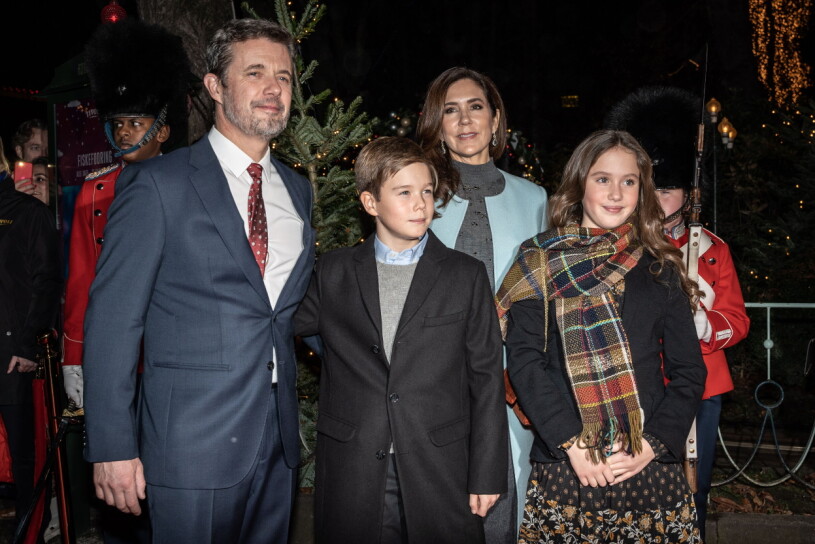 Kvällens stora överraskning! Kronprins Frederik, kronprinsessan Mary, prins Vincent och prinsessan Josephine