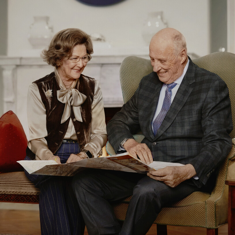 Dagen till ära bjuder Sonja och Harald på en glimt från sin privata våning. Kung Harald Drottning Sonja 30 år på tronen Privata bostad på slottet i Oslo