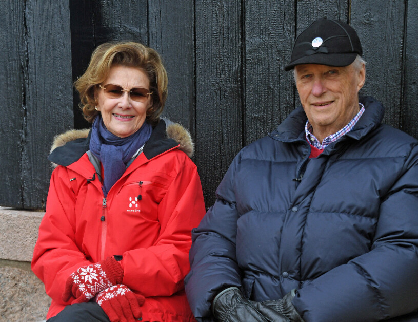 Harald med sin Sonja. Nu är han sjukskriven fram till den 14 mars. Kung Harald Drottning Sonja Kongsseteren