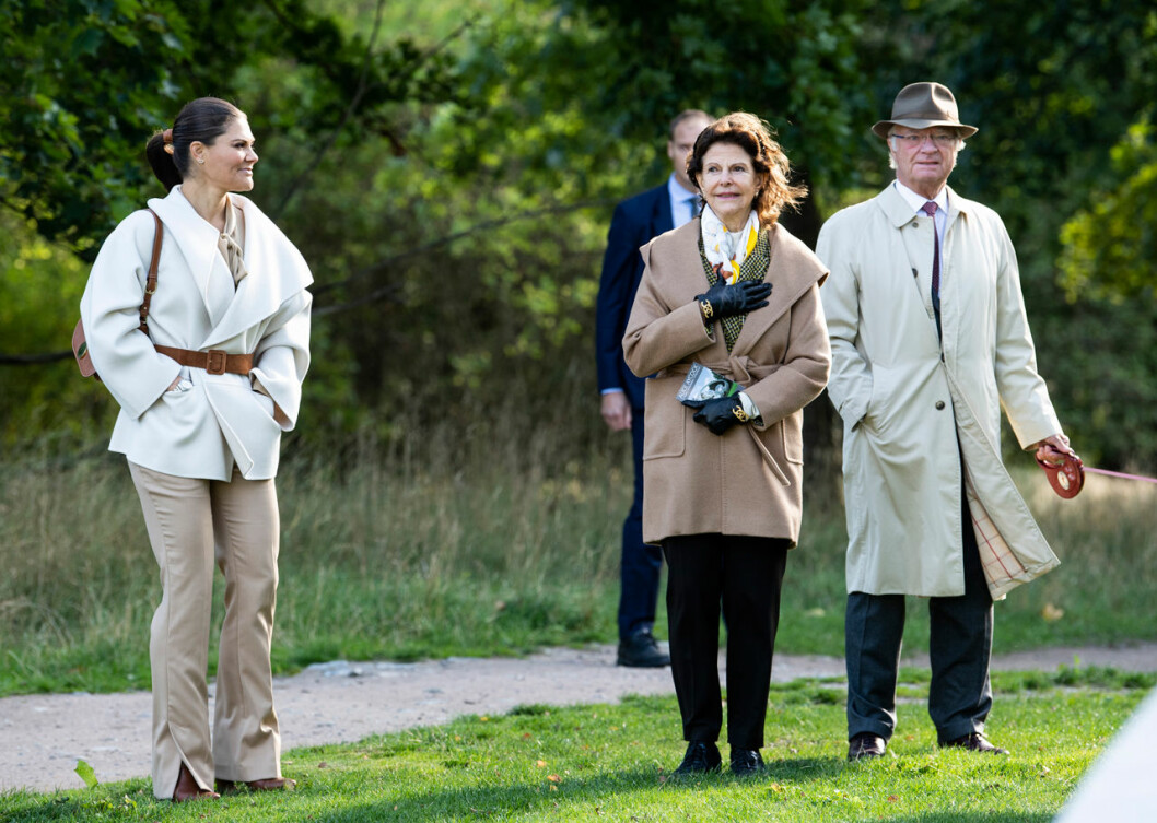 Kungen och drottningen fick en fin stund med sin äldsta dotter. Kronprinsessan Victoria drottning Silvia kungen