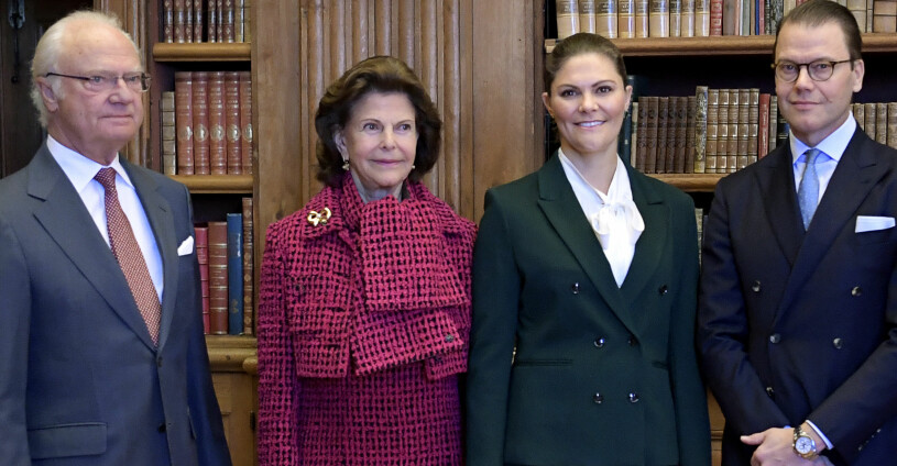 Kungafamiljen sluter upp. Kungen Drottning Silvia Kronprinsessan Victoria Prins Daniel