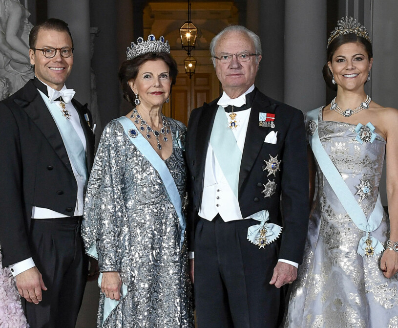 Kungaparet och kronprinsessparet laddar för statsbesöket nästa vecka. Kungaparet prins Daniel kronprinsessan Victoria galaklädda