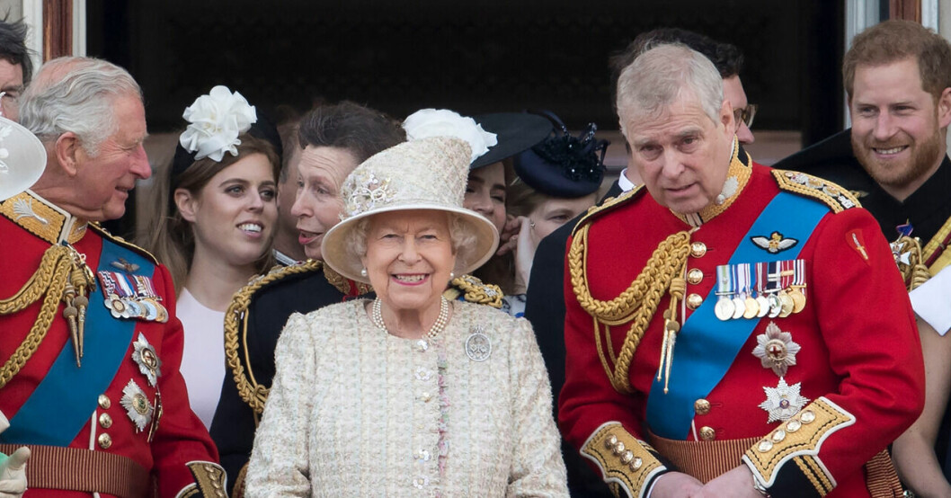 Festade kvällen innan Philips begravning – tvingas be drottningen om ursäkt