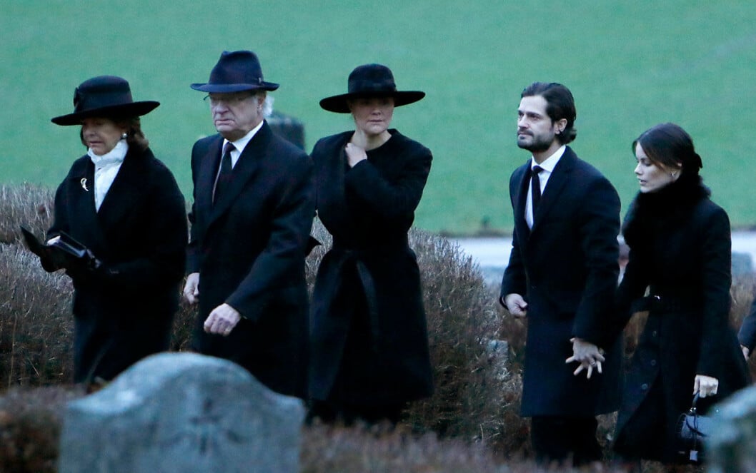 Kungafamiljen var även med när Dagmars bror Oscar ”Oscis” Bernadottes begravdes 2018. Kungafamiljen vid Oscar ”Oscis” Bernadottes begravning i Rasbo kyrka 2018.