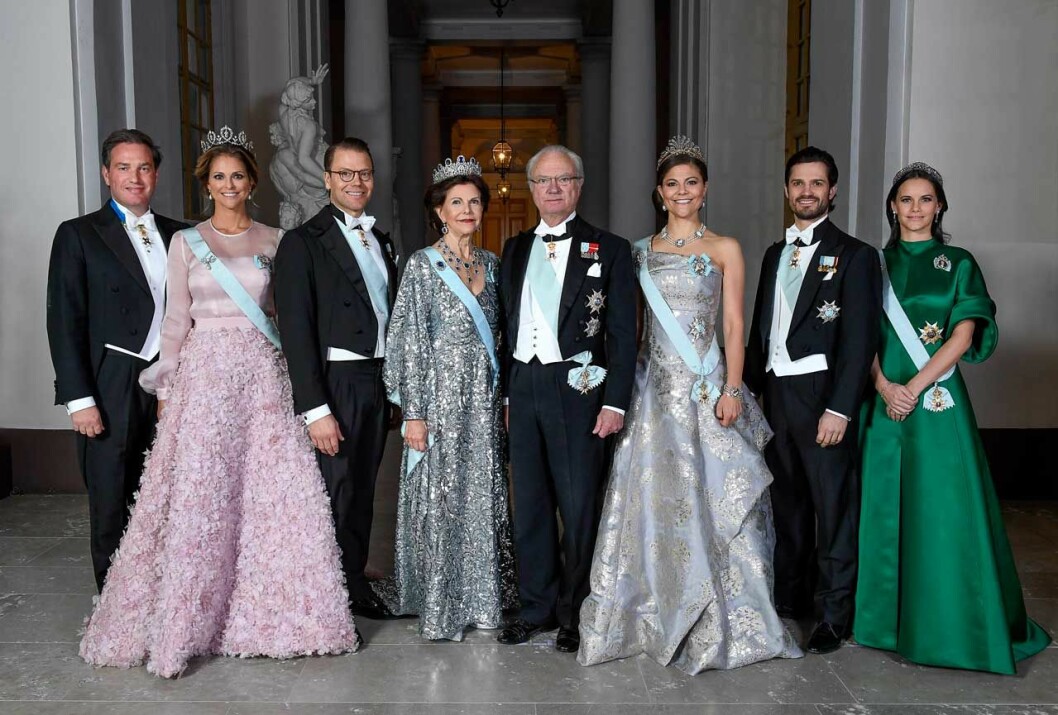 Den svenska kungafamiljen i samband med Nobelfestligheterna 2016. Kungafamiljen