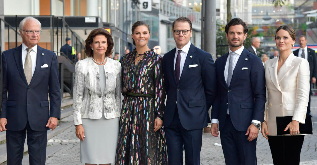 Kungafamiljen tvingas tänka om under coronakrisen. Kungafamiljen tvingas tänka om under coronakrisen.