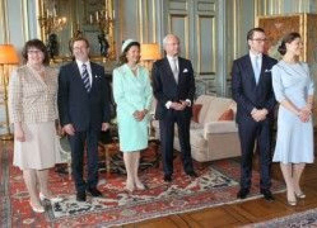 Kungaparet, Olle och Ewa Westling samt kronprinsessparet. Två familjer som snart blir sammanlänkade för alltid.