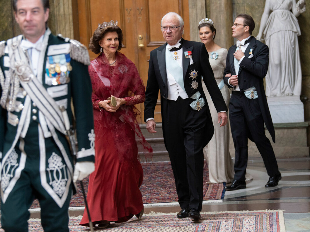 Värdparet på språng. Kungen och drottningen var värdar för årets sista representationsmiddag.