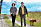 Kungen och drottning Silvia på promenad med hunden Brandie, en bayersk viltspårhund